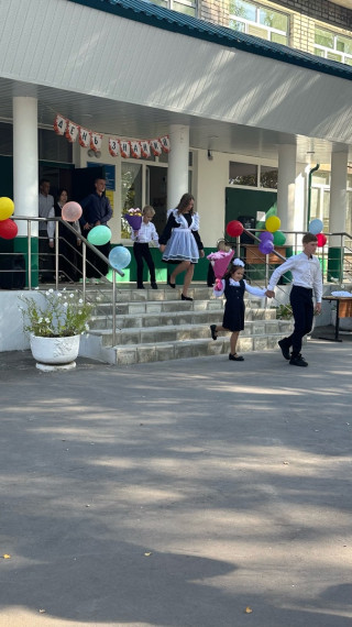 Сегодня наша школа вновь распахнула двери для своих учеников!.